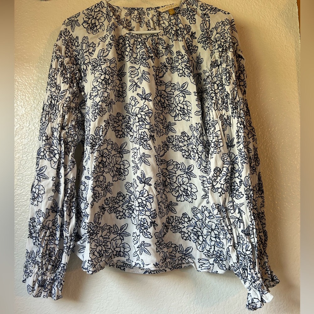 Women while and blue floral shirt XL